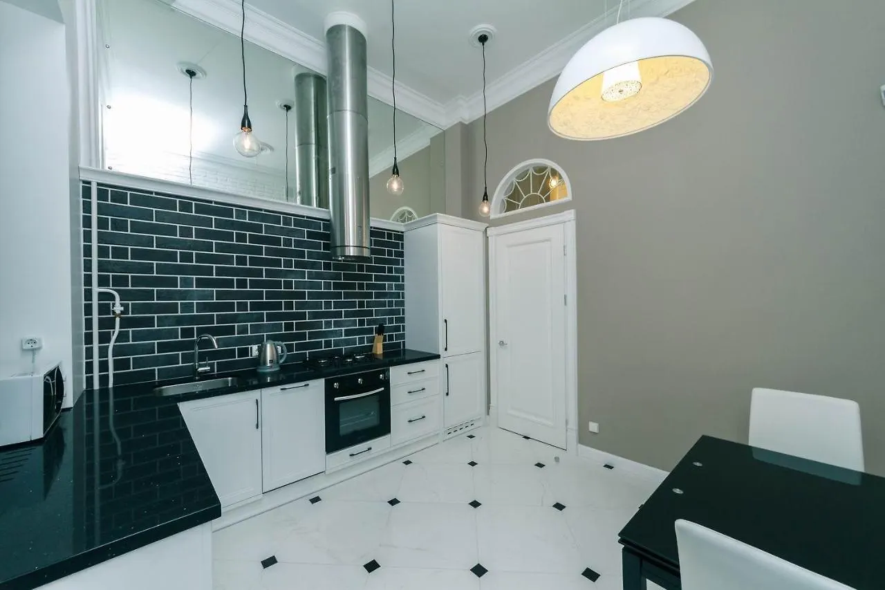 Luxury Beatiful Apartment On Pyshkinska Street Kiev