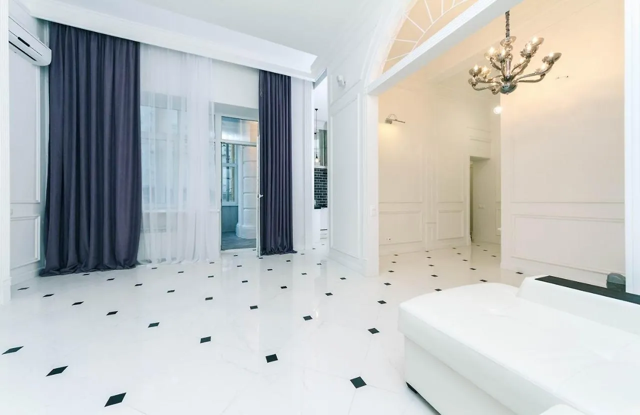 Luxury Beatiful Apartment On Pyshkinska Street Kyiv