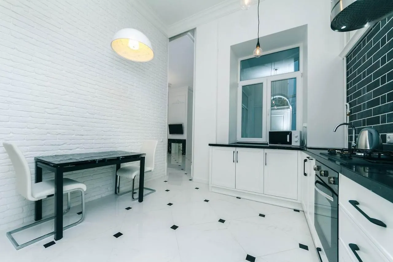 Luxury Beatiful Apartment On Pyshkinska Street Kyiv
