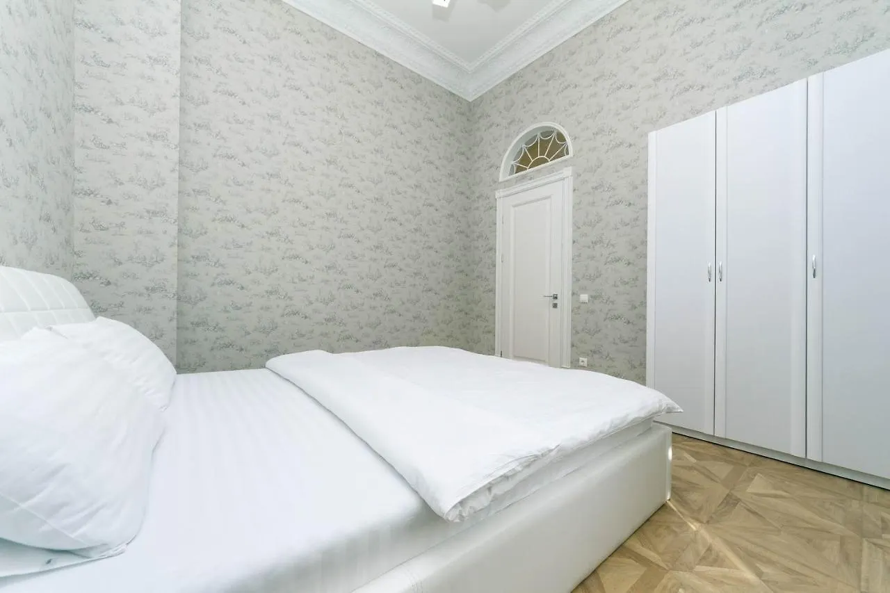 Luxury Beatiful Apartment On Pyshkinska Street Kyiv